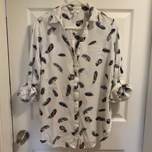 Candie's feather print roll tab button down shirt